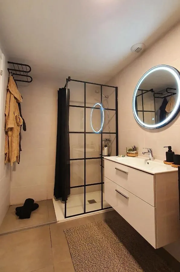 Apartment Blueskyesteponagardens